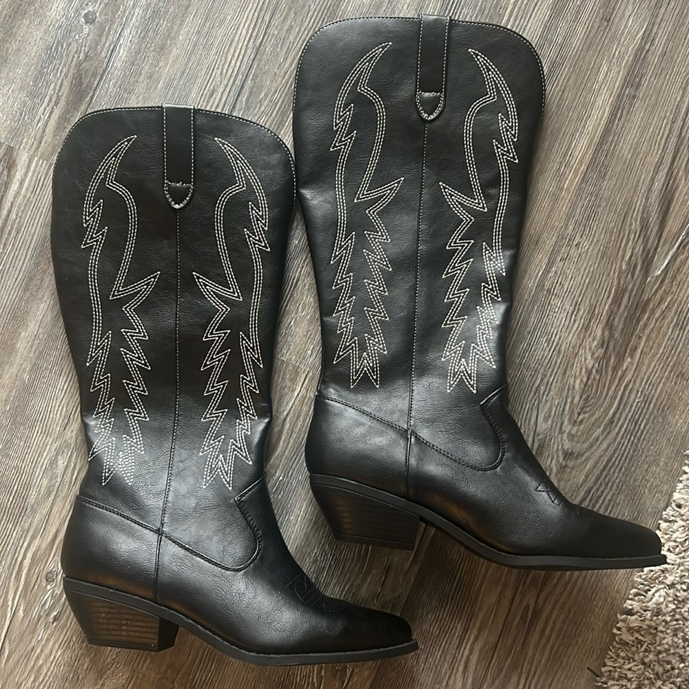 Soda Black Heeled Boots with White Stitching